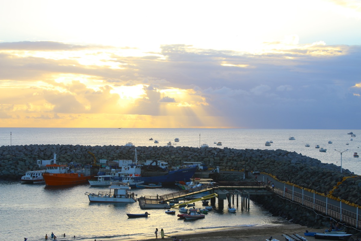 Aproveite o pôr do sol do Mergulhão com essa vista do porto (Foto: Flymaniacs)