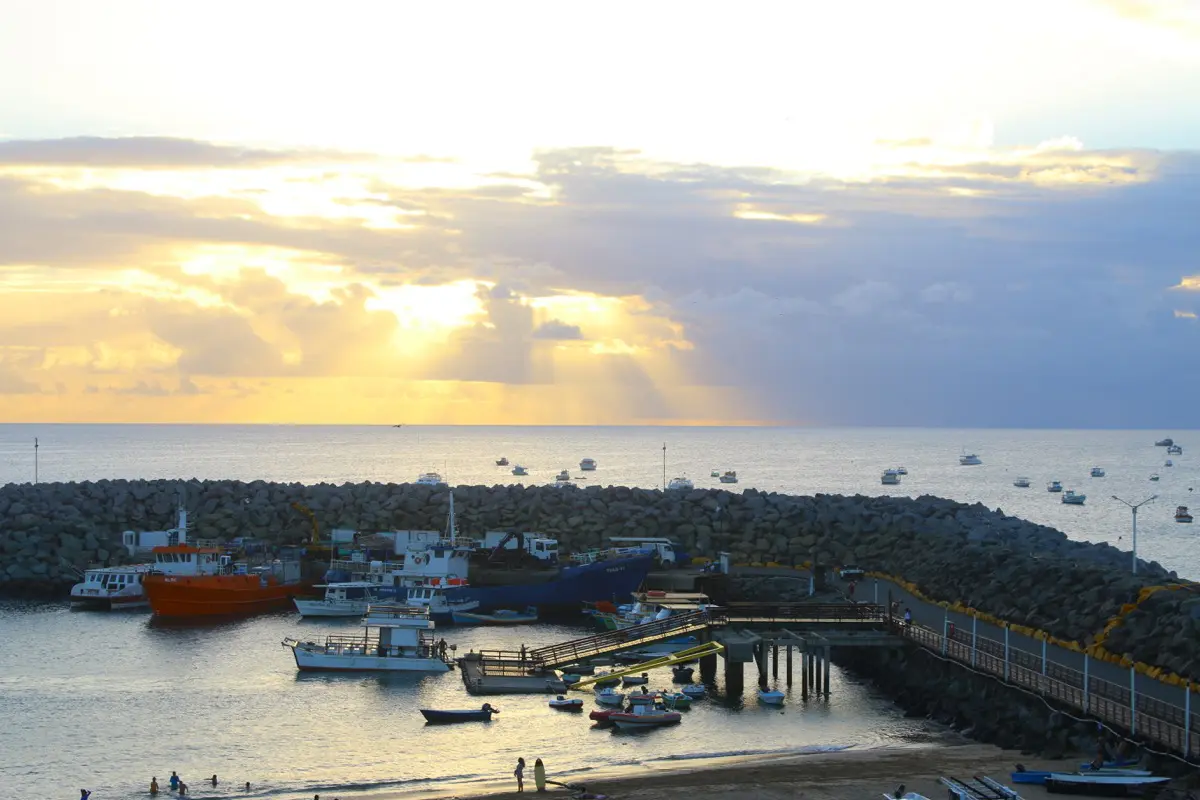 Aproveite o pôr do sol do Mergulhão com essa vista do porto (Foto: Flymaniacs)