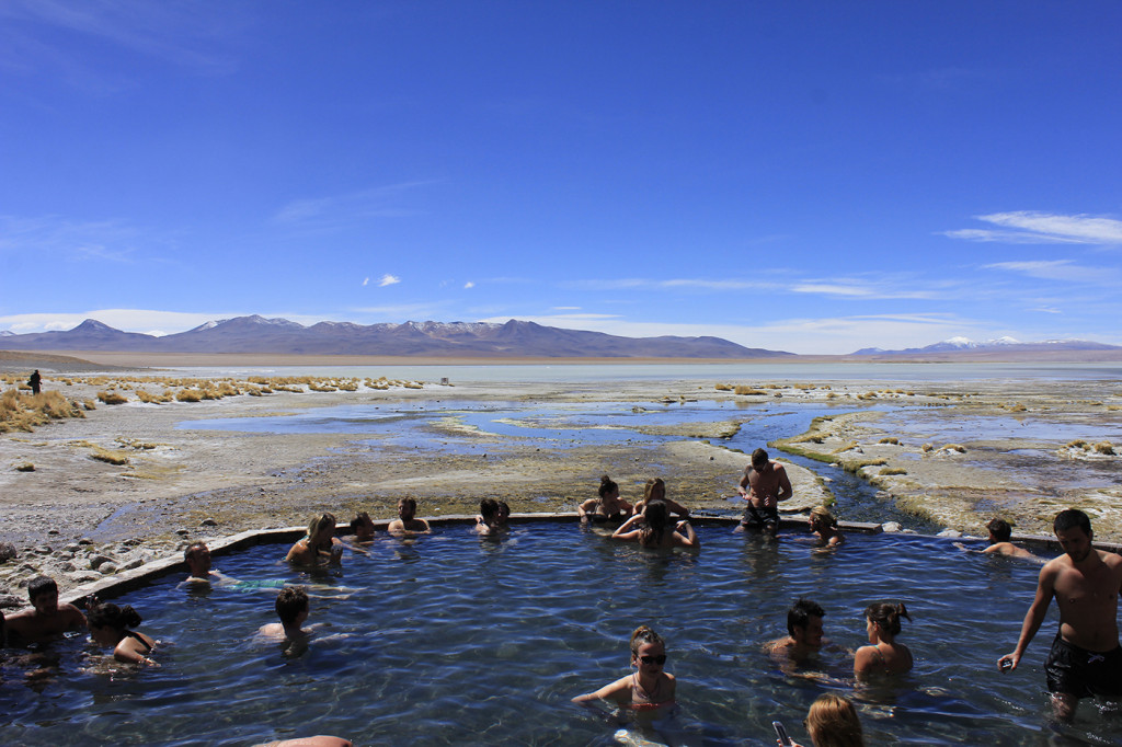 Águas termais no meio do deserto: uma boa oportunidade para relaxar (Foto: Flymaniacs)