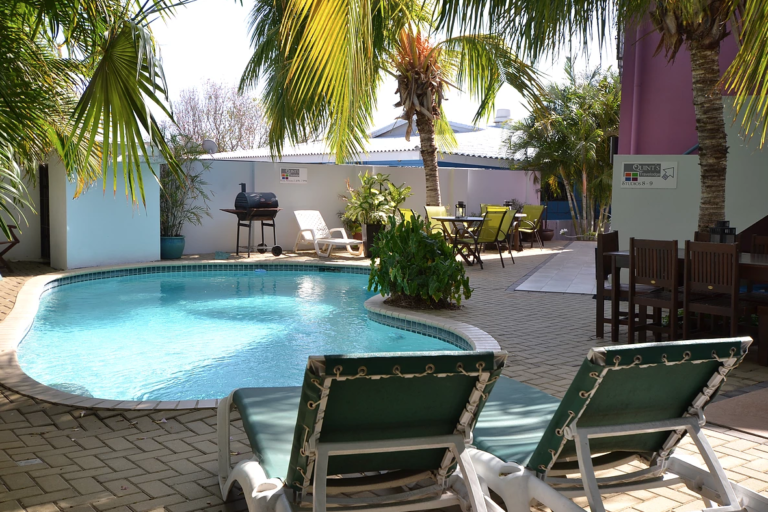 A piscina é ótima para relaxar no fim do dia (Foto: Divulgação)