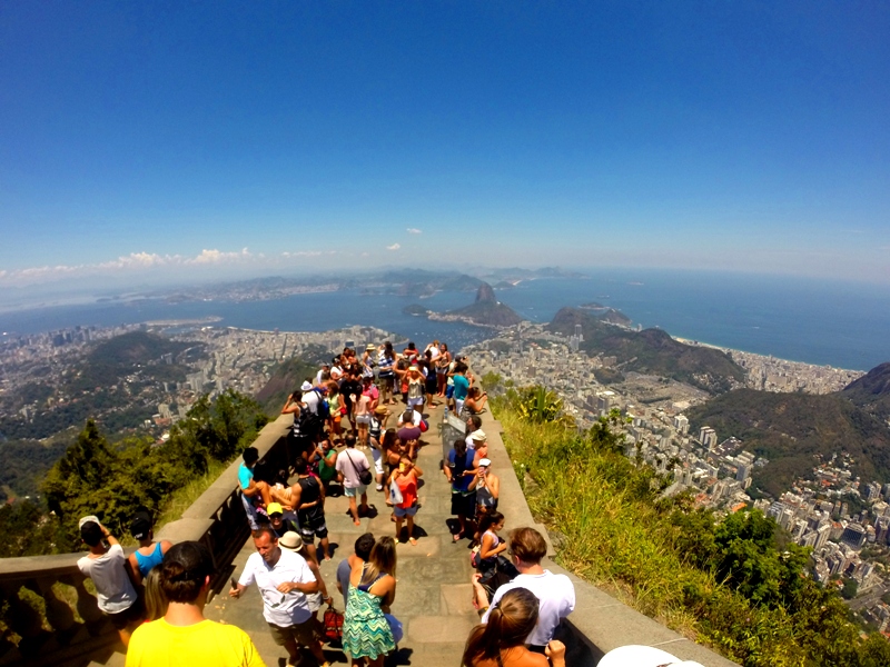 Essa vista do Rio de Janeiro só é possível lá de cima do Corcovado, bem ao lado do Cristo Redentor (Foto: Flymaniacs)