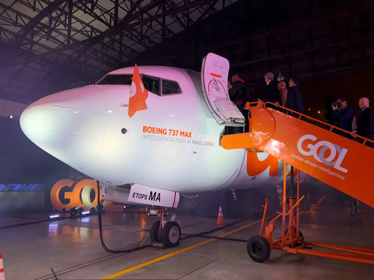 GOL  Conheça o novo avião da GOL 
