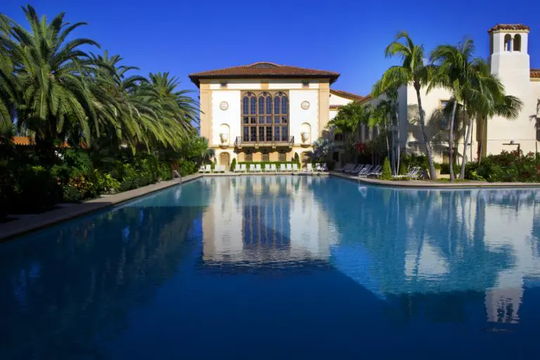 Aproveite uma manhã na piscina do Biltmore (Foto: Divulgação)