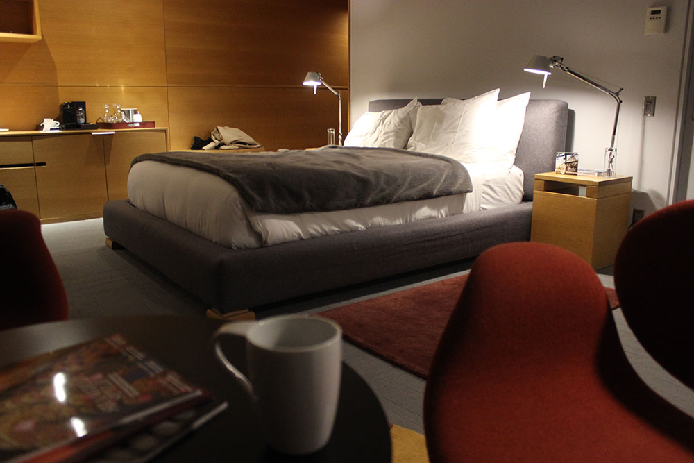O nosso quarto era muito amplo e com uma deliciosa cama queen size (Foto: Flymaniacs)
