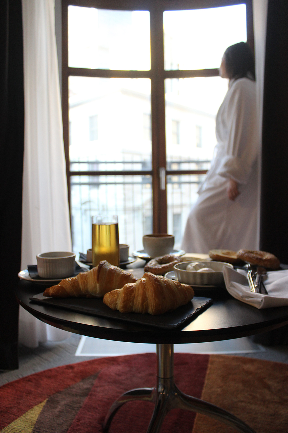 Café da manhã servido no quarto com uma incrível vista (Foto: Flymaniacs)
