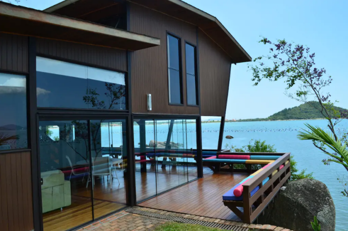 Propriedade única praia particular em Florianópolis - SC (Foto: Airbnb)