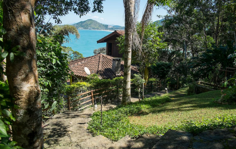 Bangalô romântico com vista para o mar - Ubatuba (Foto: Airbnb)