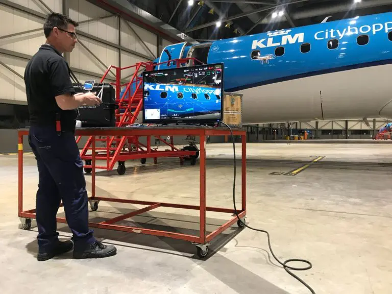 Manutenção de aeronaves - raio no avião (Foto: Divulgação)