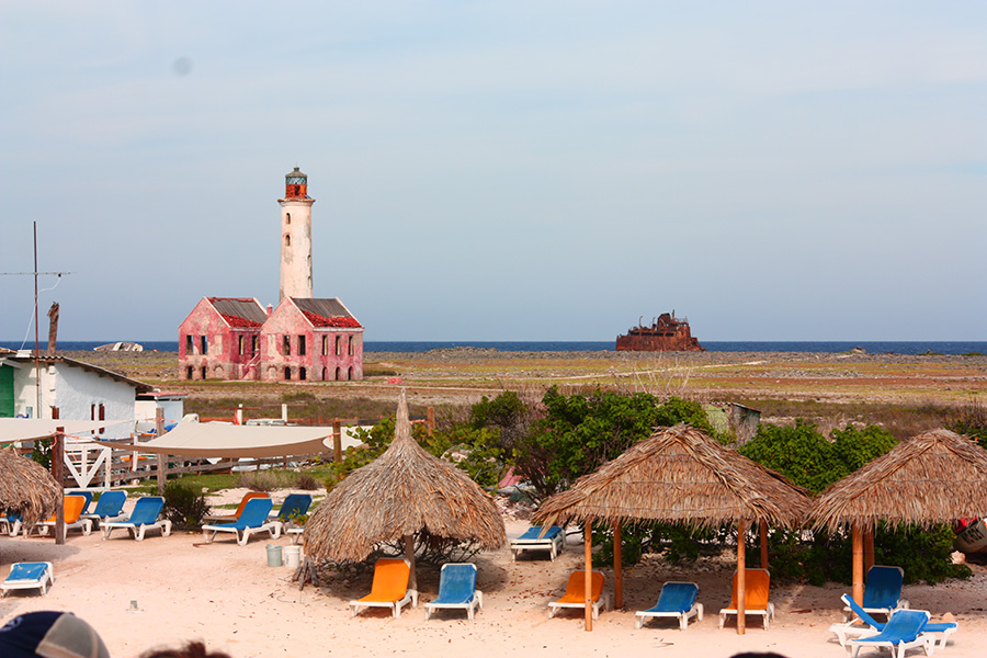 A Ilha de Klein Curaçao tem pouca estrutura e ninguém mora por lá (Foto: Flymaniacs)