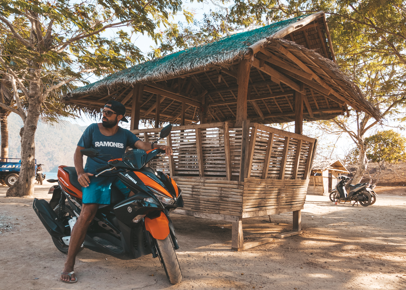 Alugar uma moto é a melhor opção para andar nas ilhas (Foto: Flymaniacs)