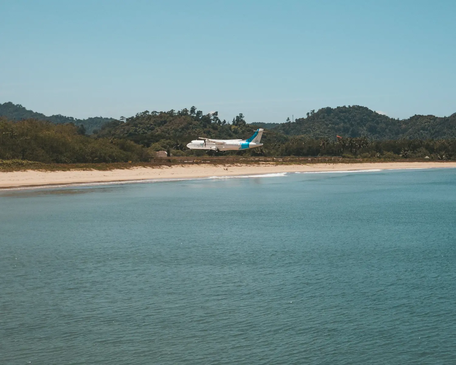 O aeroporto de El Nido fica perto da Lio Beach (Foto: Flymaniacs)