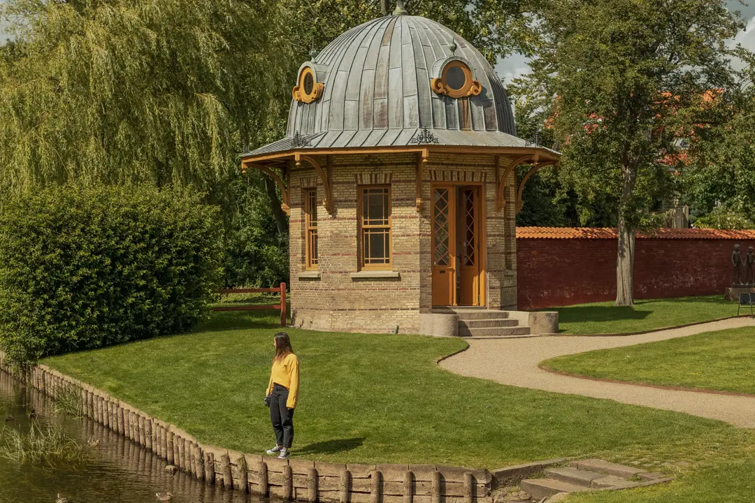 Os jardins do Museu de Arte de Ribe, a cidade mais antiga da Dinamarca, é realmente surpreendente (Foto: @flymaniacs)