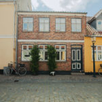 A melhor forma de ir até Ribe, cidade mais antiga da Dinamarca, é alugando um carro. Na cidade, você fará tudo caminhando ou de bike (Foto: @flymaniacs)