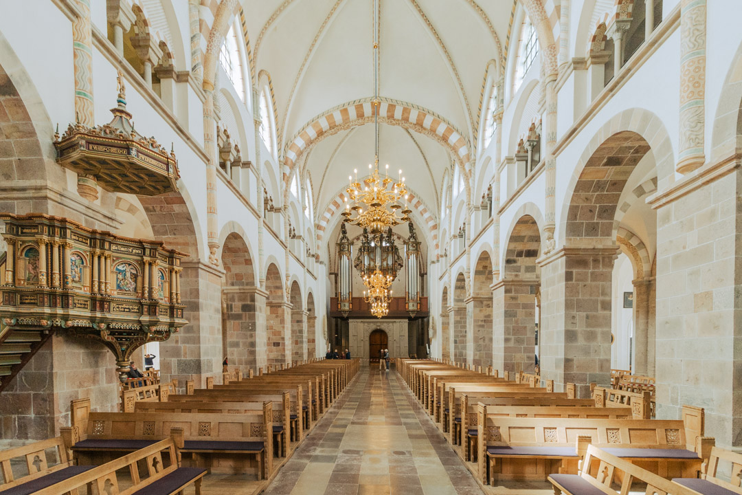 A Catedral de Ribe, a cidade mais antiga da Dinamarca, é linda e cheia de detalhes do lado de dentro e de fora (Foto: @flymaniacs)