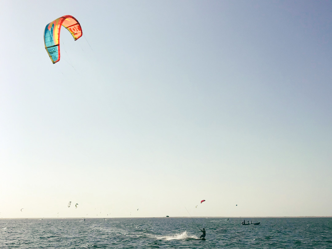 Atins é conhecida pelos amantes de kitesurf (Foto: @flymaniacs)