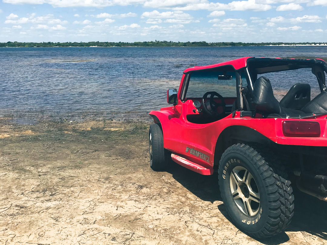 O aluguel de buggy é muito comum em Jericoacoara, no seu roteiro pela Rota das Emoções (Foto: @flymaniacs)