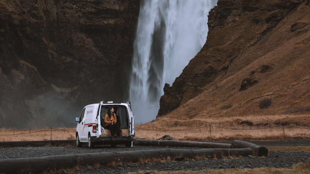 Alugar campervan na Islândia nos proporcionou dormir em lugares inacreditáveis (Foto: @flymaniacs)