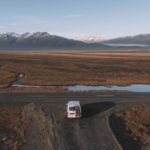 É muito importante que você sempre olhe os sites de estradas e previsão de tempo antes de pegar a estrada diariamente ao alugar uma campervan pela Islândia (Foto: @flymaniacs)