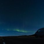 Ao alugar campervan pela Islândia conseguimos ver a Aurora Boreal de dentro do carro, deitados, quase dormindo (Foto: @flymaniacs)