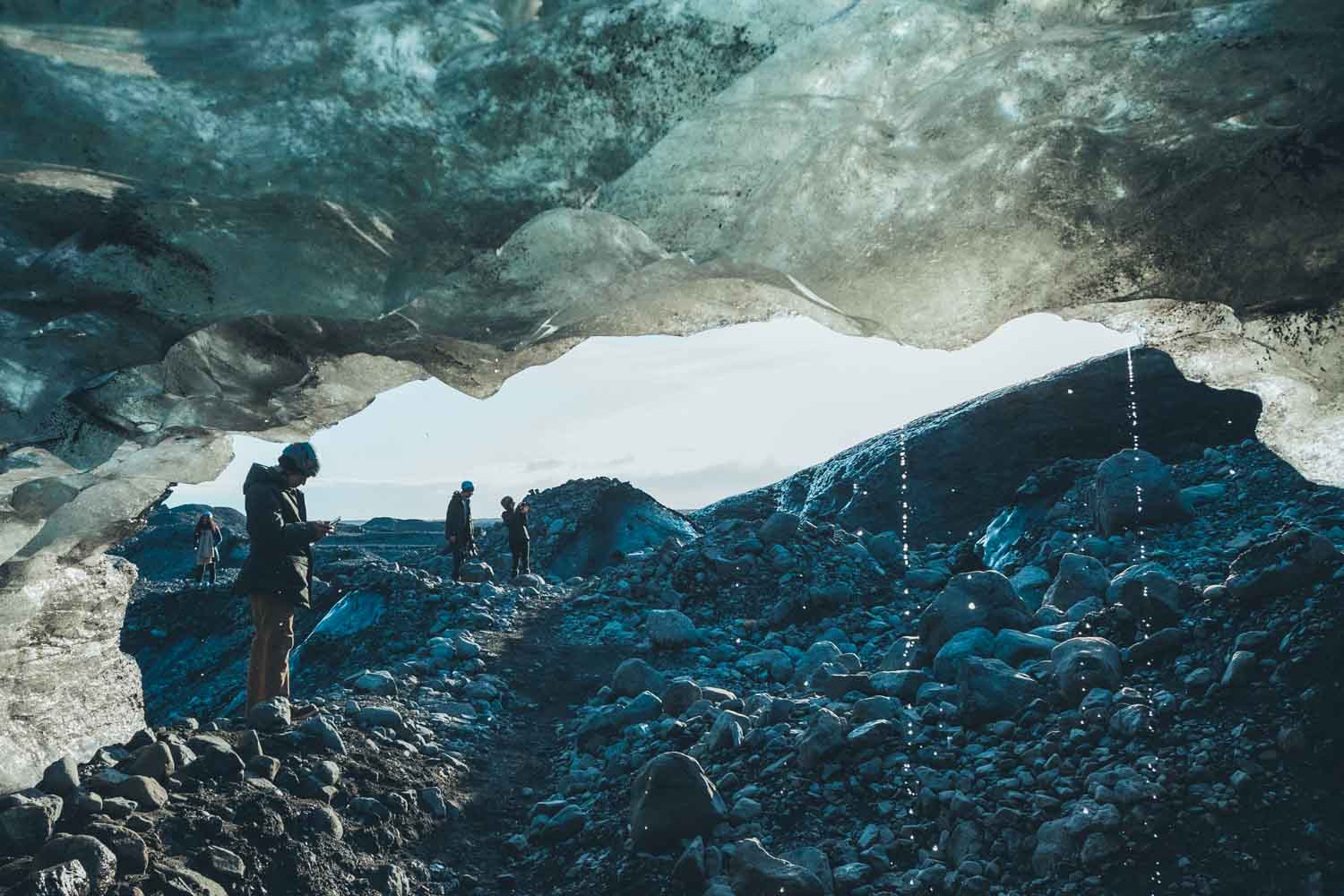 Você literalmente adentra uma caverna que é feita de gelo (Foto: Flymaniacs)
